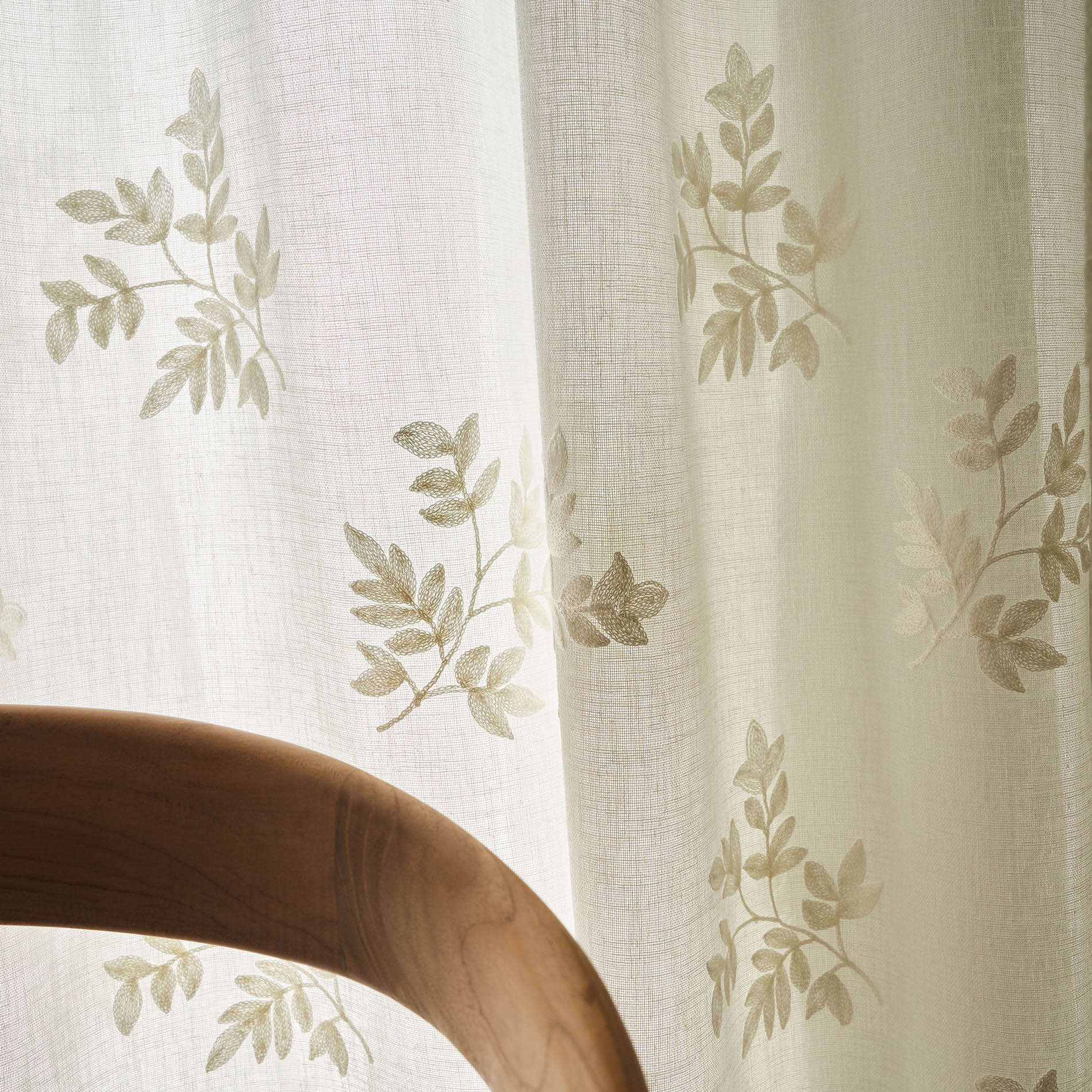 Curtain with studs 140x280cm Leaf Offwhite AW24 532/05