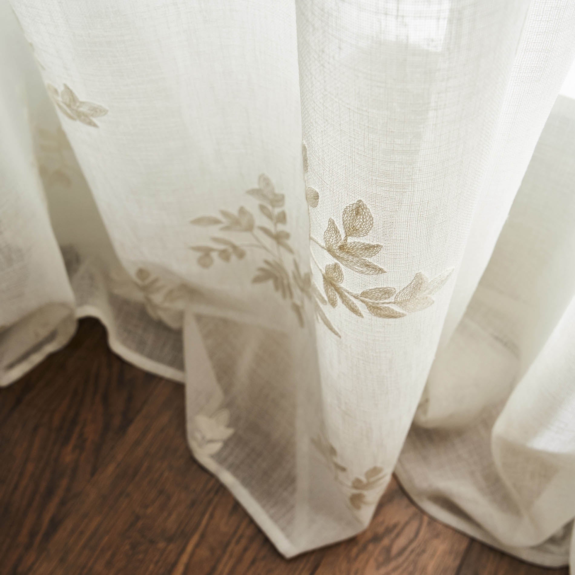 Κουρτίνα με τρουκς 140x280cm Leaf Offwhite AW24 532/05