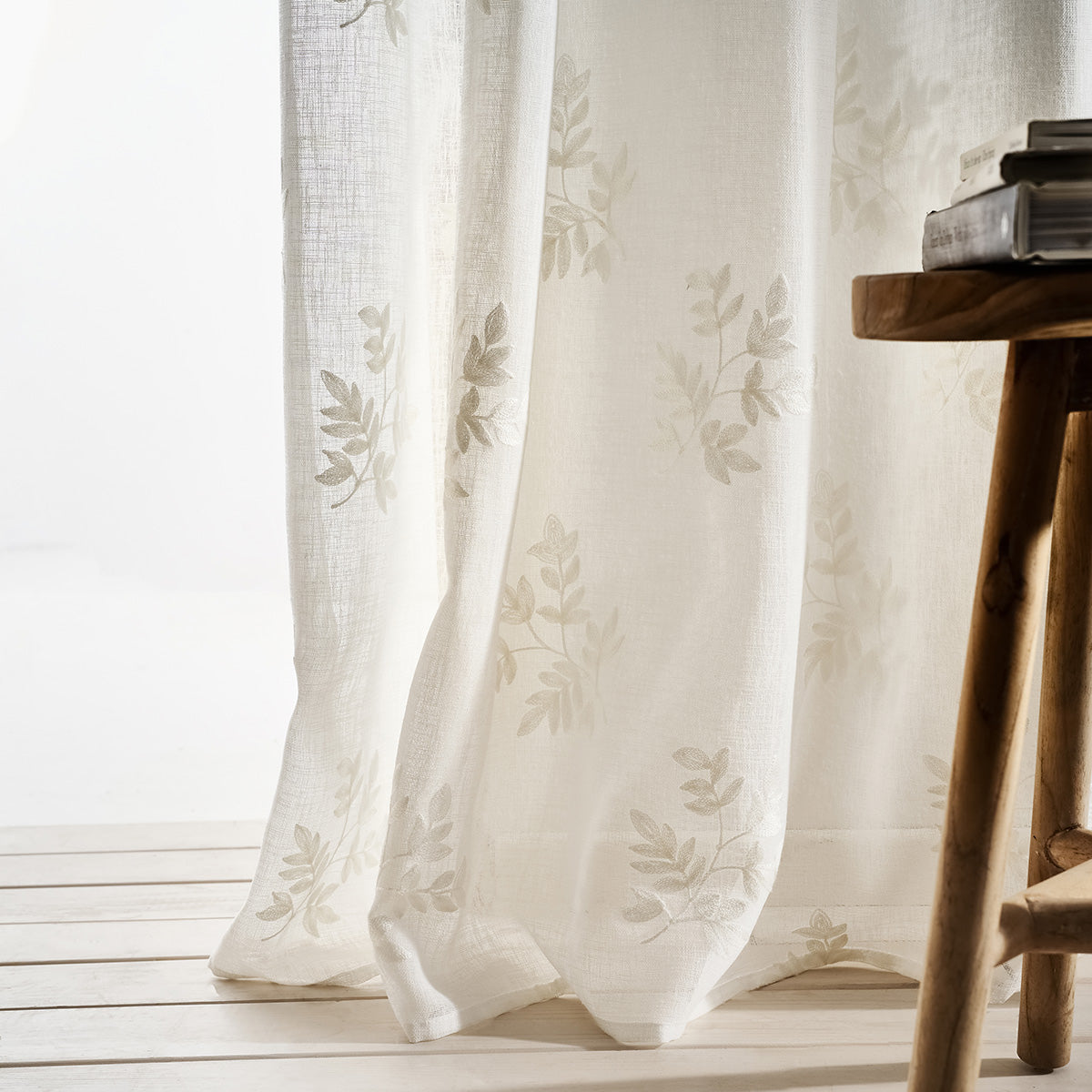 Curtain with studs 140x280cm Leaf Offwhite AW24 532/05