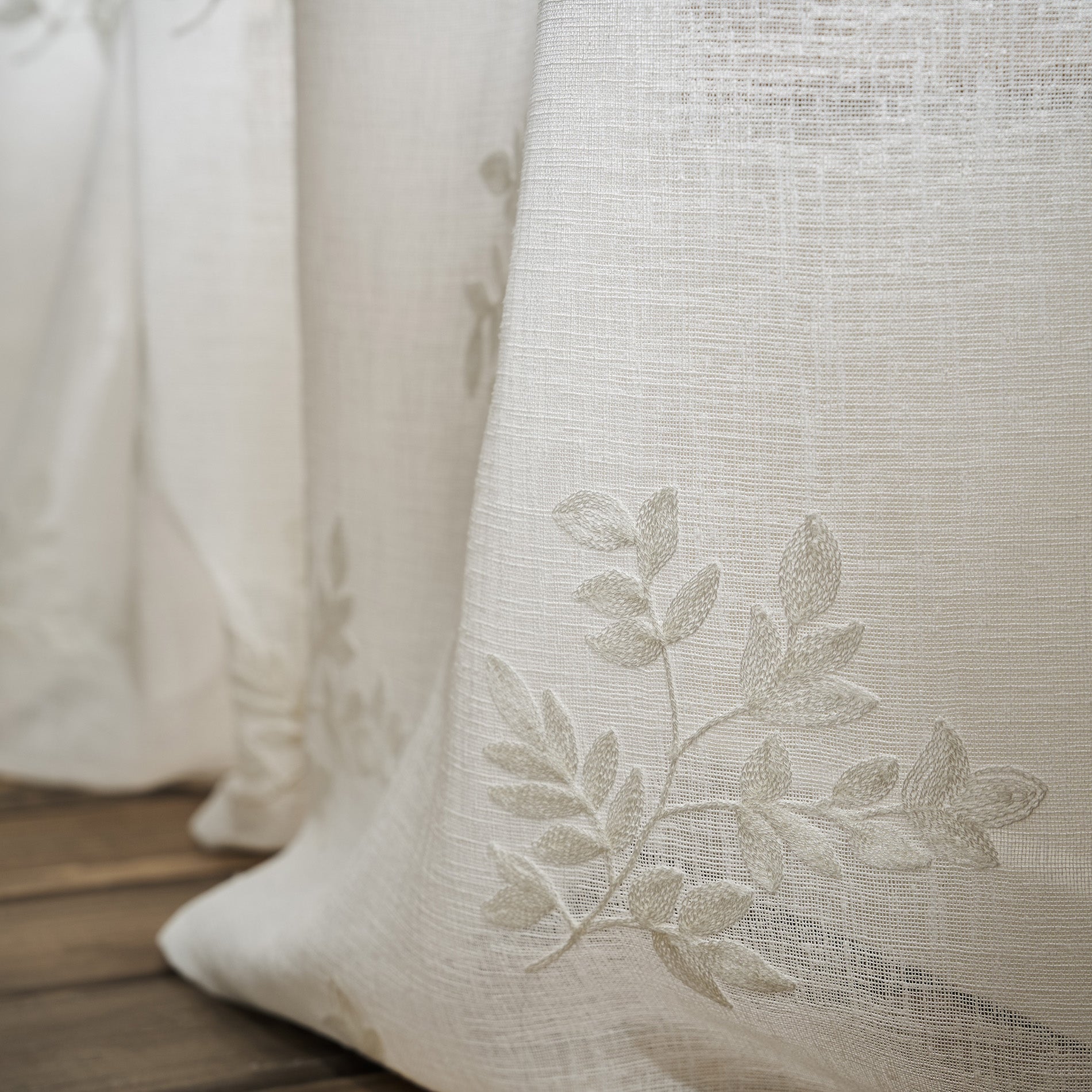 Κουρτίνα με σιρίτι 140x295cm Leaf Offwhite SS24 532/05