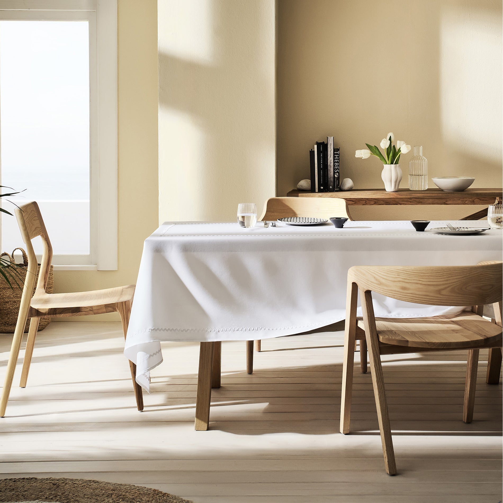 Cruella Tablecloth Pure White 582