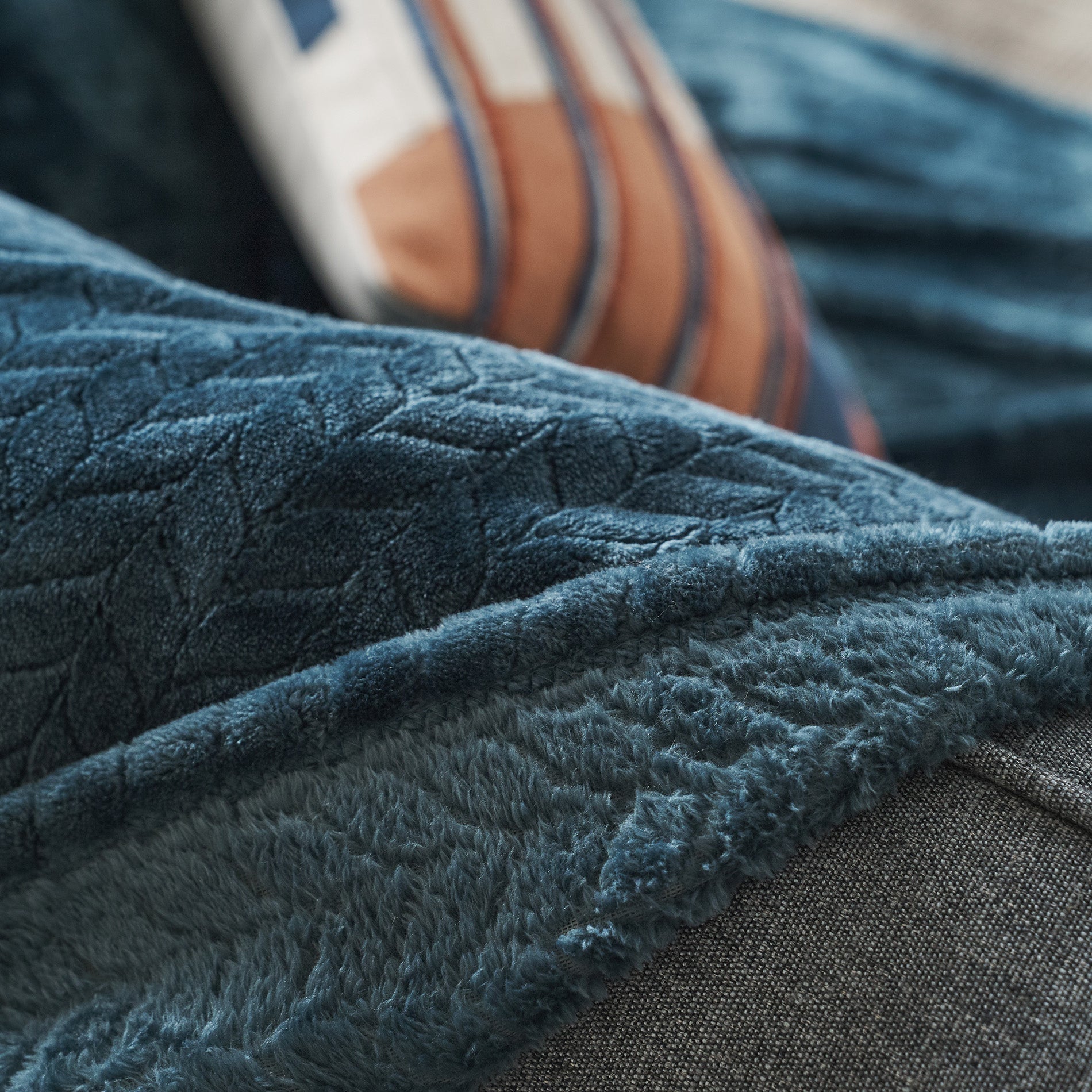 Throw Julien Marine Blue 114/01