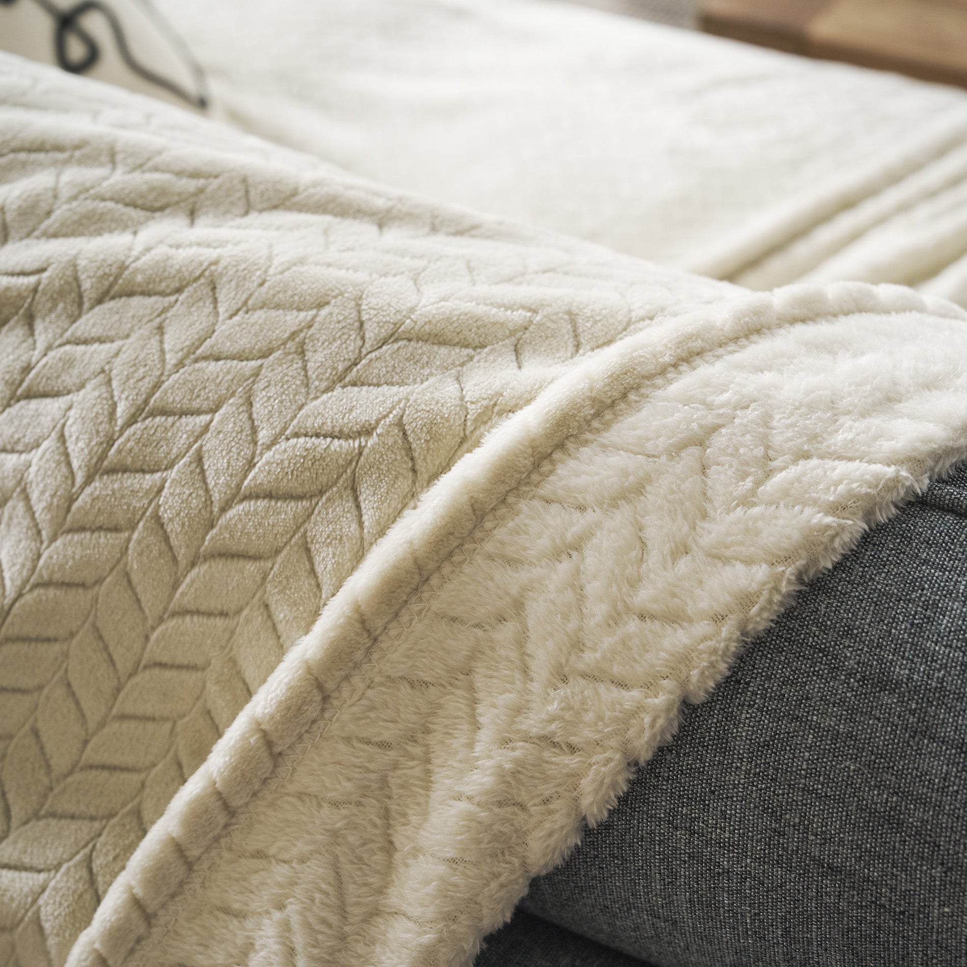 Julien Cotton Throw Beige 114/05