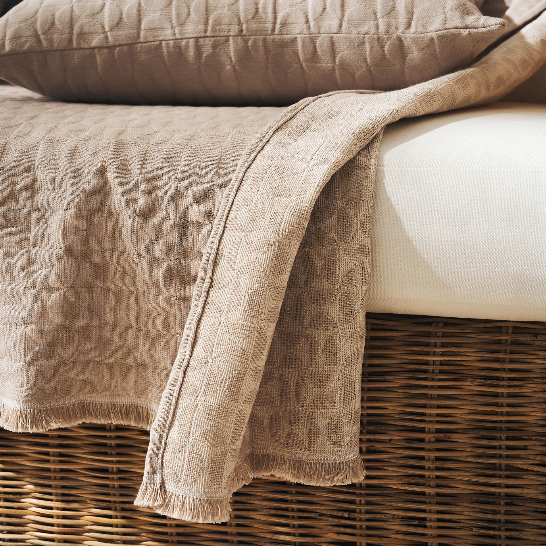 Throw Eliena Warm Beige 402/06