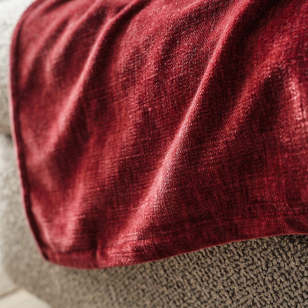 Luna Red Velvet Throw 427/02