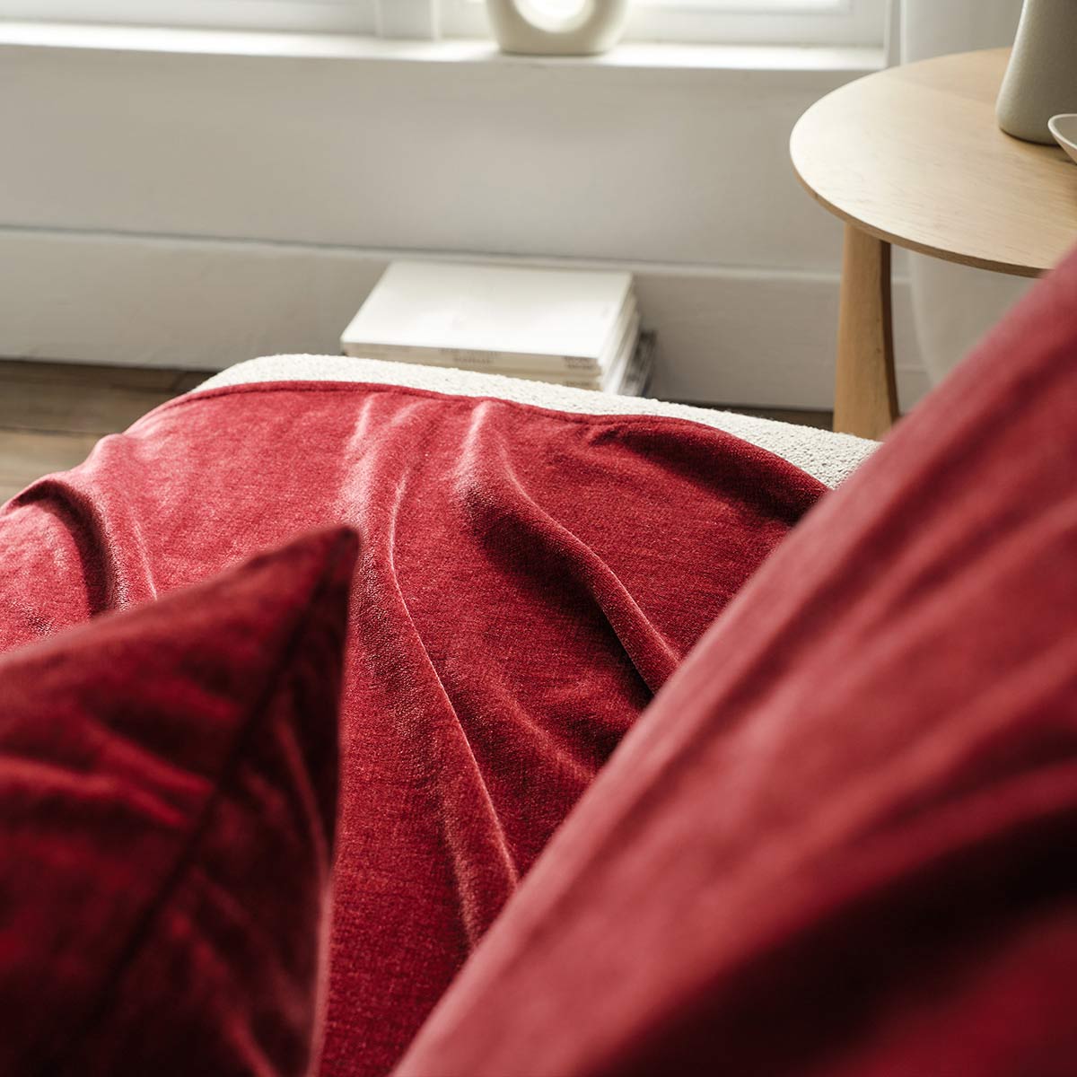 Luna Red Velvet Throw 427/02