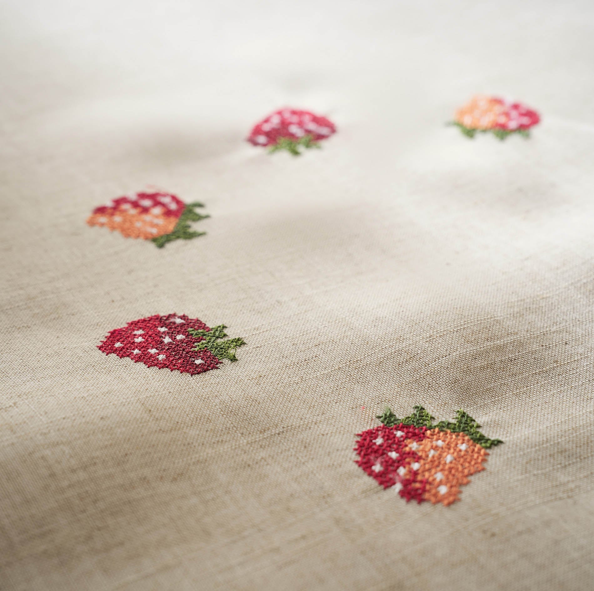 Tablecloth 135x135cm Alessia 102