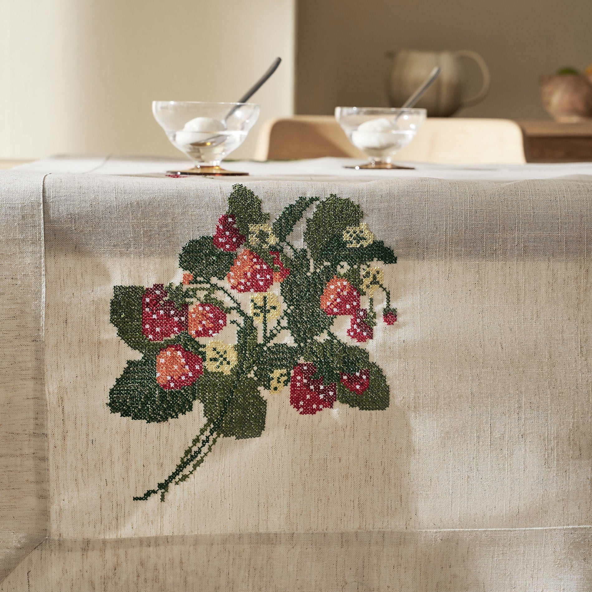 Tablecloth 135x135cm Alessia 102