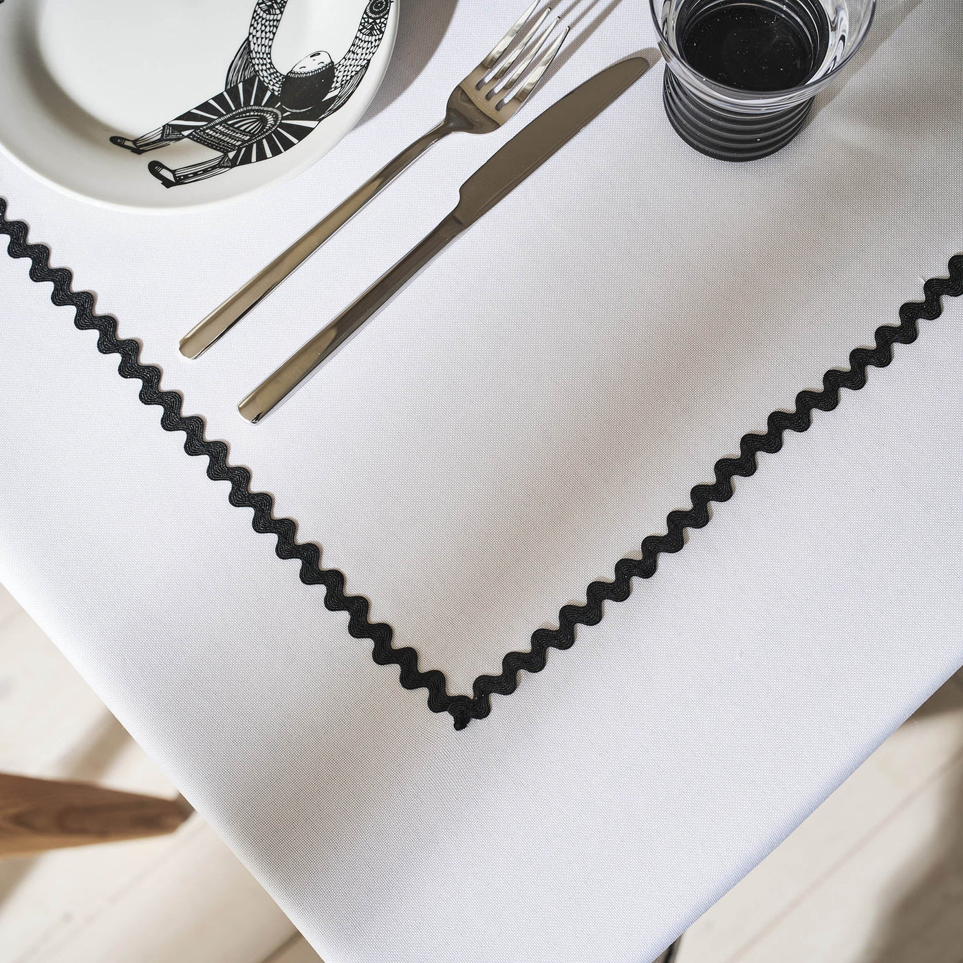 Cruella Black&White Tablecloth 582