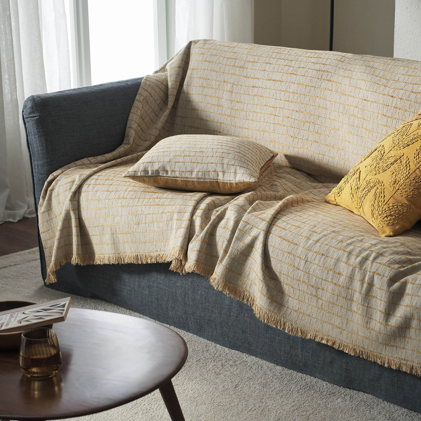 Vespera Leaf Gold Throw 148/04