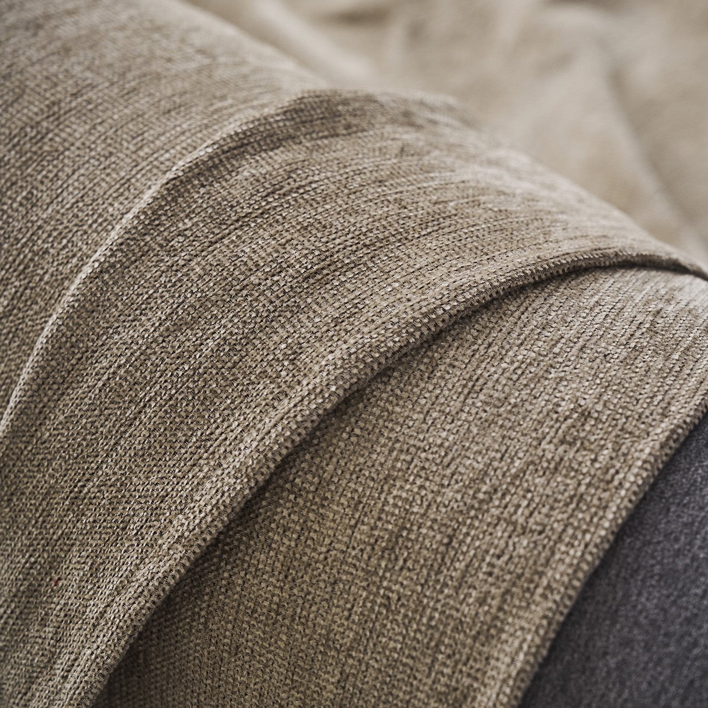 Valkyrie Beige Throw 234/21