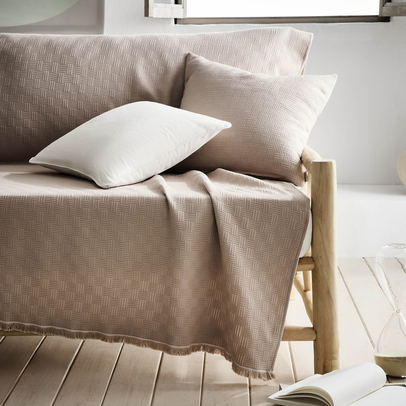 Throw Ilania Sand Beige 318