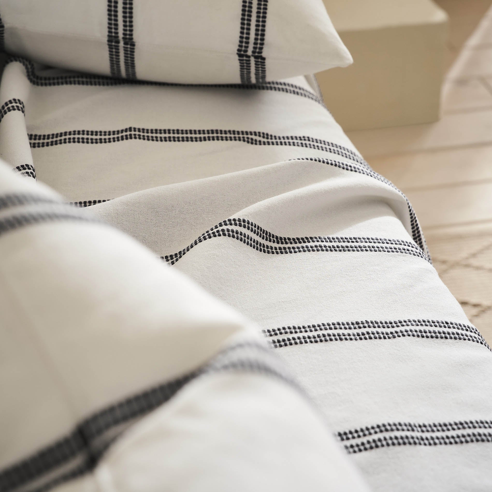 Ριχτάρι Rathma Pure White/Graphite Black 375