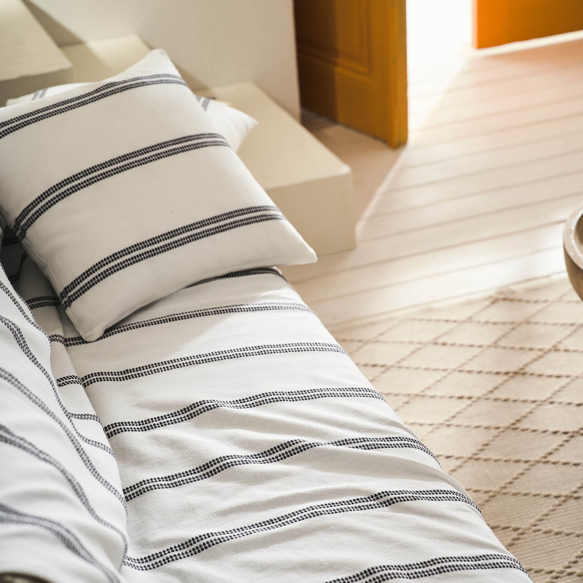 Ριχτάρι Rathma Pure White/Graphite Black 375