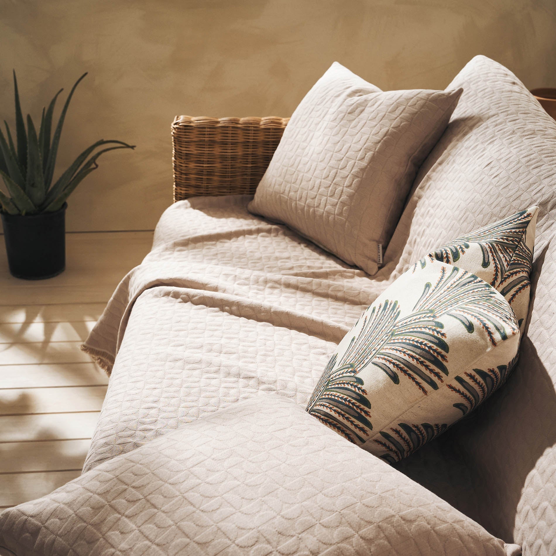 Throw Eliena Warm Beige 402/06
