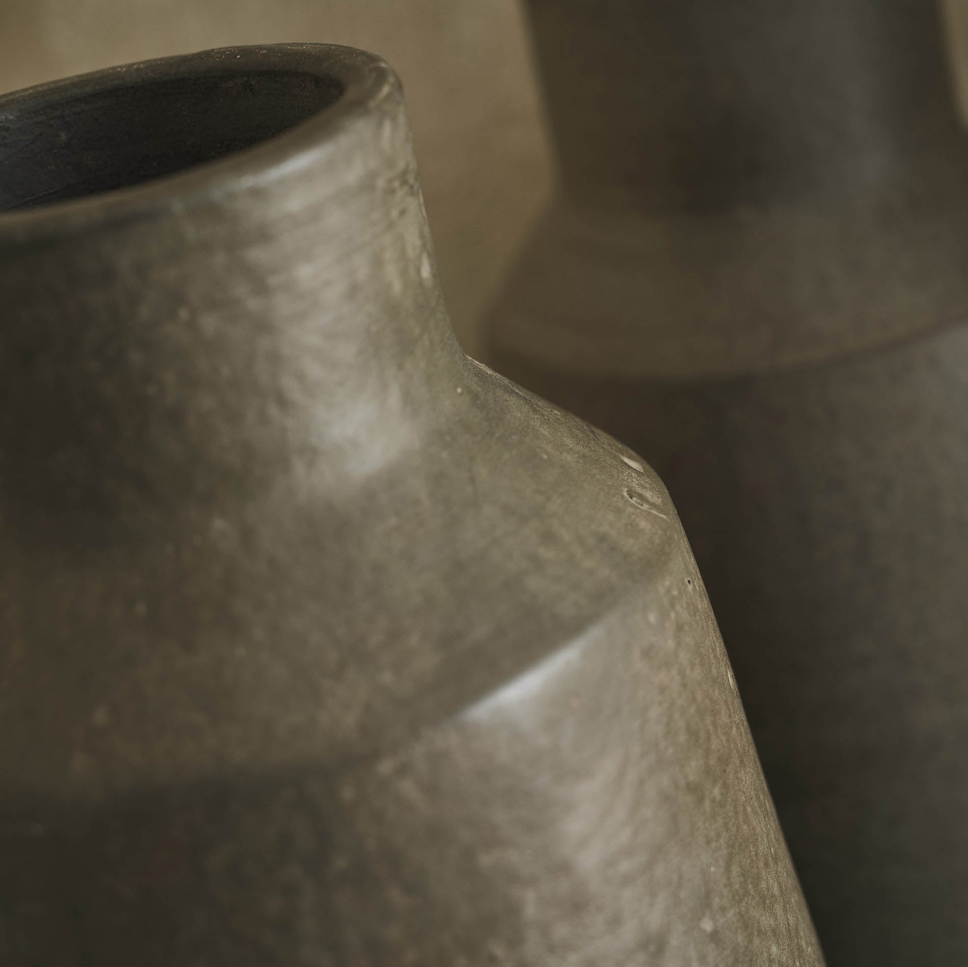 Livana Dark Grey Clay Pot 168