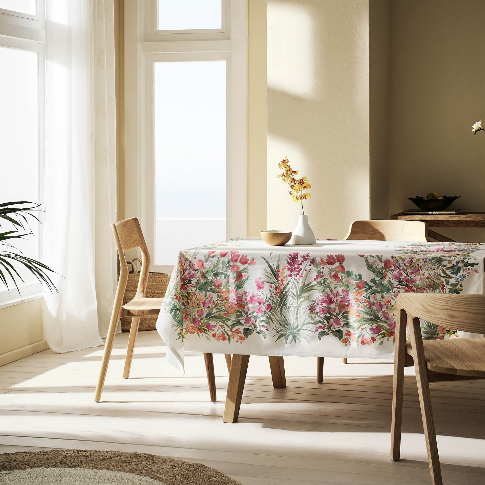 Everlee Tablecloth 422