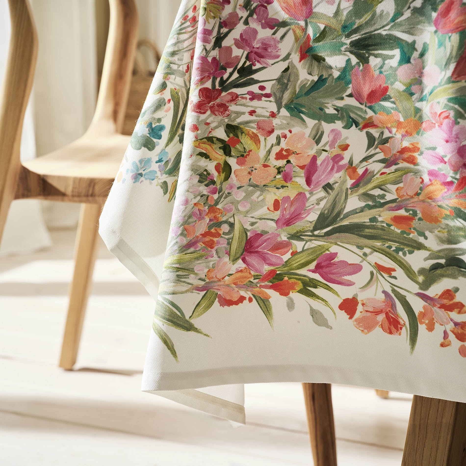 Everlee Tablecloth 422